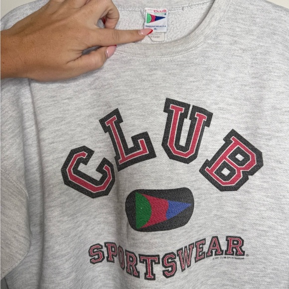 vintage "CLUB SPORTSWEAR" sweatshirt. - Picture 6 of 7